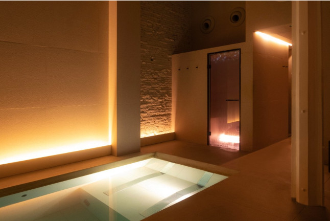 OFERTA 2x1: Circuito de Aguas, Love Massage y Copa de Cava para dos en Signature Spa del Hotel Yurbban Passage 4* (Barcelona)