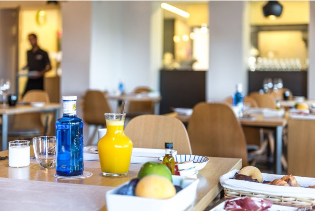 Escapada con Desayuno en Hotel Mas Lazuli 4* Sup (Pau, Girona)