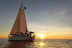 Puesta de Sol en Velero Privado con Cava y Opción a Cena y Noche a Bordo para dos (Barcelona)