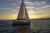 Paseo en Velero con Cava y Aperitivo para ver la Puesta de Sol (Barcelona)