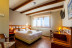 Escapada en Hotel Mas de la Sala 4* y Salto Tándem en Paracaídas (Barcelona)