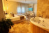 Escapada Romántica Alt Empordà: Habitación Junior Suite con Jacuzzi Privado en Hotel Boutique Comptal Empúries (Girona)