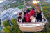 Escapada Romántica en una Cabaña en el Árbol y Vuelo en Globo con Vídeo, Almuerzo y Cava para dos (Madrid)