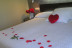 Escapada Romántica en Aqua Luna Spa y Vuelo en Globo con Fotos y Almuerzo para dos (León)