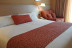 Escapada Romántica en B&B HOTEL Tarragona Valls con Jacuzzi y Visita a Bodega (Valls, Tarragona)
