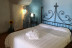 Escapada de 1 o 2 Noches en Suite Presidencial con Bañera de Hidromasaje en Hotel Cuevas Zacarías (Guadix, Granada)