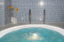 Jacuzzi, Brocheta de Frutas, Champán y Bombones para dos (Valladolid)