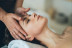 Masaje Corporal Relajante con Aceites Esenciales y Tratamiento Facial Regenerador en Alqiro (Madrid)