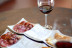 Noche entre Viñedos: Escapada con Desayuno y Visita a Bodega Pago de Tharsys con Cata y Embutidos para dos (L-J) (Valencia) 