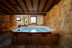 Escapada Lejano Oeste: Escapada con Jacuzzi Privado en Posada La Leyenda (Santillana del Mar, Cantabria)