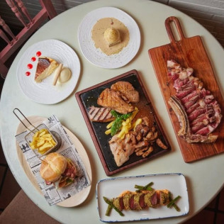 Menú para dos en Restaurante Abrasador Casa Benito (Alcalá de Henares, Madrid)