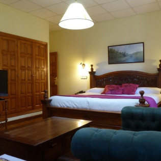 Escapada Romántica con Piscina Termal y Cena para dos en Hotel Balneario de Corconte (Burgos)