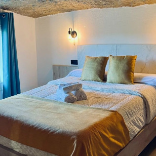 Escapada en Casa Cueva Luxe "Las Calcetas" con Circuito Relax en Setenil Rural (Setenil de las Bodegas, Cádiz)