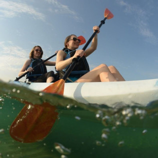 Alquiler de Kayak Doble con Snorkel Opcional (Castelldefels, Barcelona)