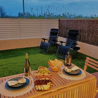 Escapada de 2 Noches con Desayuno, Jacuzzi, Masaje y Cena Opcionales en Apartamento El Rincón de Vega (Playa de Amposta, Tarragona)