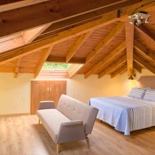 Escapada de 2 Noches con Desayuno en Apartamentos La Llongar Piloña (Infiesto, Asturias)