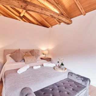 Escapada de 2 Noches con Jacuzzi, Visita a Bodega y Cata de Vinos para dos en Casa Grande de Covas (Taboada, Lugo)