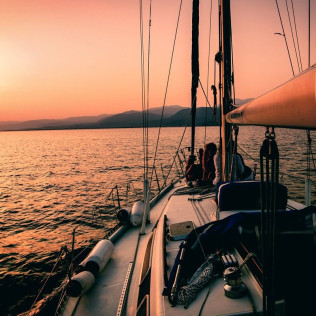 Atardecer en Velero para dos: Sotogrande Sunset Experience (Sotogrande, Cádiz)