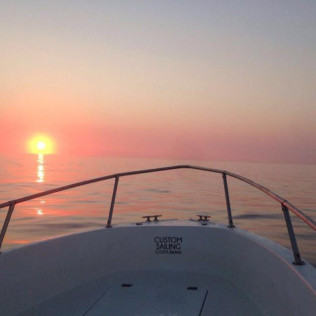 Paseo Privado en Barco Menorquín con Puesta de Sol y Gintonic para dos (Calella de Palafrugell, Girona)