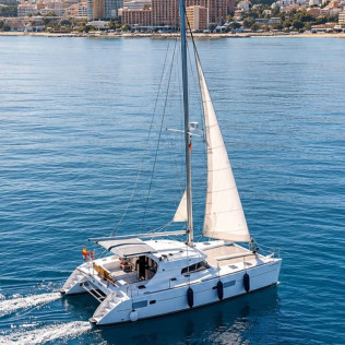 Salida Privada en Catamarán Valhalla (Benalmádena, Málaga)