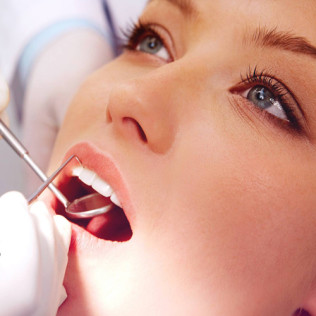 Blanqueamiento Dental LED con Limpieza Bucal en BeYourself (Madrid)