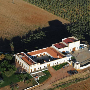Escapada con Cena en Hotel Bodega El Moral 4* y Visita a Bodega Las Encomiendas y Cata para dos (Ribera del Fresno, Badajoz)