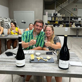 Visita a Bodega Vega Tolosa con Cata de Vinos y Aceites y Aperitivo para dos (Casas Ibáñez, Albacete)
