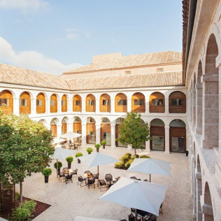Escapada con Desayuno para dos personas en Parador de Alcalá de Henares (Madrid)