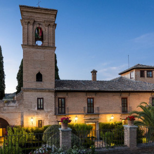 Escapada con Desayuno y Comida o Cena para dos personas en Parador de Granada 4* (Granada)
