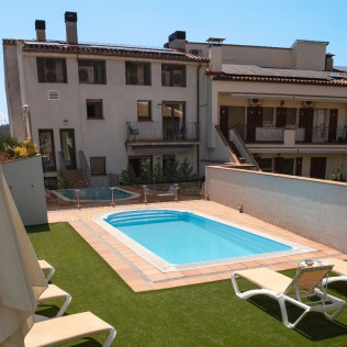 Escapada con Comida o Cena en Hotel Cal Marçal (Puig-reig, Barcelona)