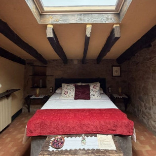 Escapada con Desayuno en Mas Cal Sastre: Habitación Fredulic, Moixina, Ciureny o La Carlet (Sant Hilari Sacalm, Girona)