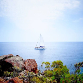 Excursión en Catamarán a Cala Blanca con Moto de Agua, Baño y Comida (Jávea, Alicante)