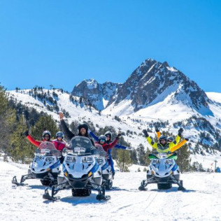 Acceso Premium a Caldea con Comida en el Restaurante Blu y Moto de Nieve para dos (Andorra)