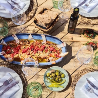 Cata de Aceites Maridada con una Selección de Platos de Producto Local para dos en Can Blai (Inca, Mallorca)