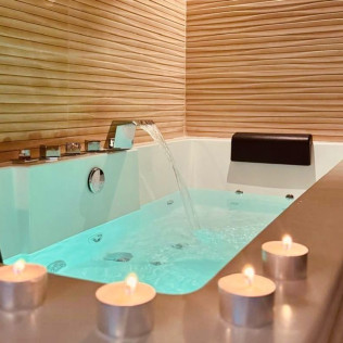 Escapada de 2 Noches en Casa Cueva Luxe "Las Calcetas" con Circuito Relax en Setenil Rural (Setenil de las Bodegas, Cádiz)