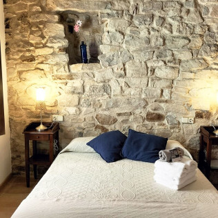 Escapada de 2 Noches con Opción a Botella de Vino en Casa Miret (Vallverd, Tarragona)