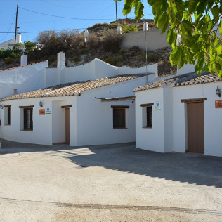 Escapada de 1 o 2 Noches con Cena en Vivienda Turística Casas Cueva el Mirador de Orce (Orce, Granada)