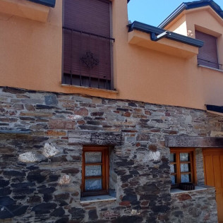 Escapada de 2 Noches con 2 Cenas en Casa de Abril (San Cristóbal de Valdueza, León)