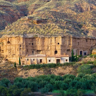 Escapada con Visita Guiada en Casas Cuevas Almagruz (Purullena, Granada)