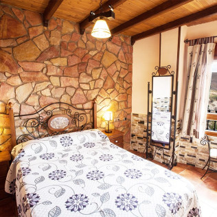 Escapada de 2 Noches con Spa en Habitación Doble o Suite de Casas Rurales Benarum (Mecina Bombarón, Granada)