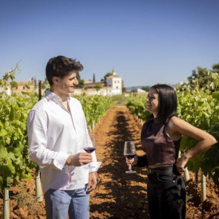 Visita a Bodega Raíces Ibéricas y Cata de Vinos para dos en Finca Calderón (Requena, Valencia)