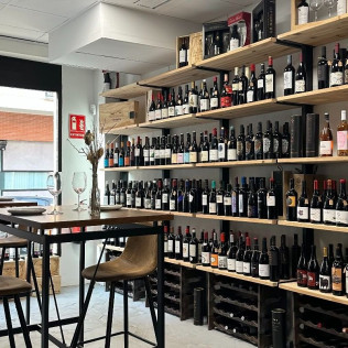 Cata de Vinos con Maridaje de Tapas en Vinópatas (Sevilla)