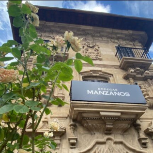 Visita a Bodegas Manzanos Haro con Cata de Vinos y Aperitivo y Circuito Spa para dos en Silken Villa de Laguardia 4* (La Rioja y Álava)