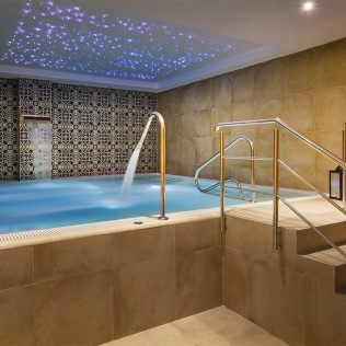 Spa Privado para dos con Botella de Cava, Frutas y Cacao en Hotel Catalonia Santa Justa 4* (Sevilla)