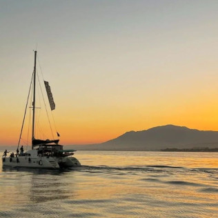 Salida Compartida en Catamarán al Atardecer (Marbella, Málaga)
