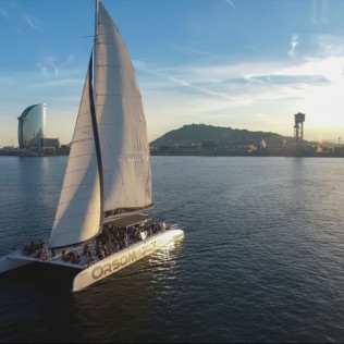 Navegación en Crucero para ver el Skyline de la Ciudad (Barcelona)