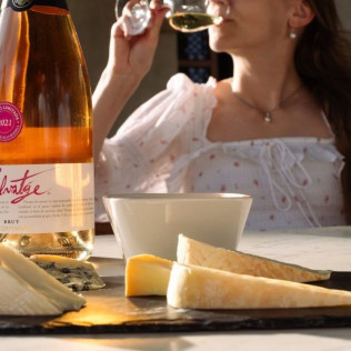 Visita a Bodega con Cata de Vinos y Quesos en Caves Nadal (Torrelavit, Barcelona)