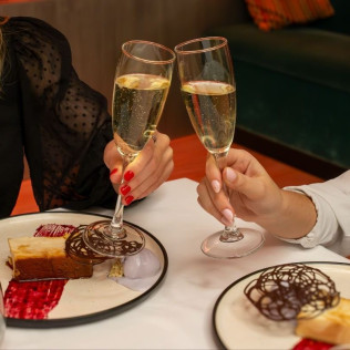 Cena con Cantantes de Ópera en Directo para dos en El Café de la Ópera (Madrid)