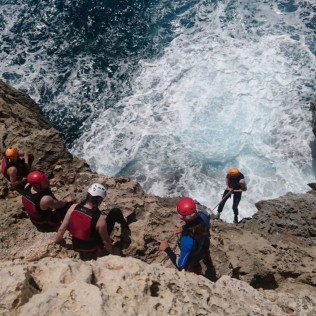 Aventura de Coasteering en el Mar del Este (Cala Romàntica, Mallorca)