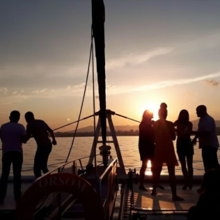 Paseo en Velero para ver la Puesta de Sol (Barcelona)